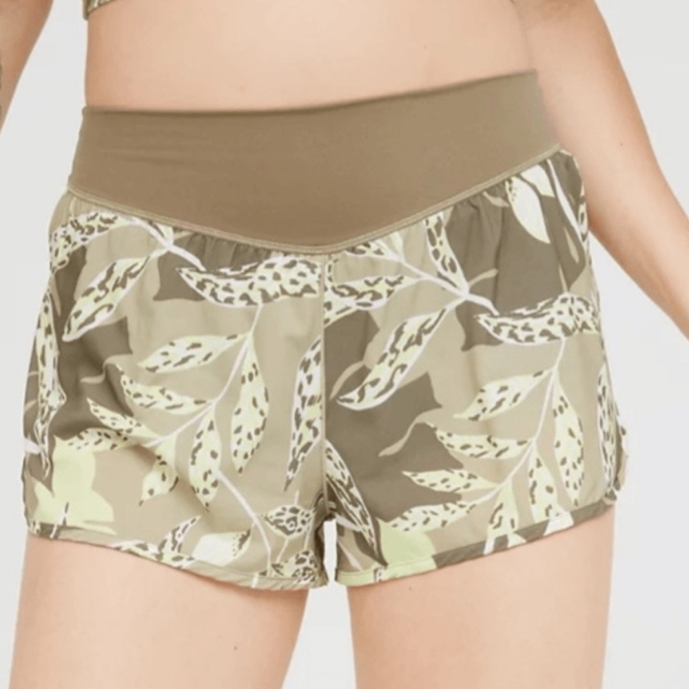Offline by Aerie Athletic Leaf Print Shorts Size XL
